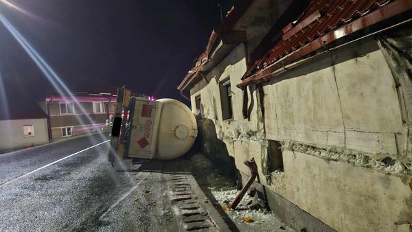 Gas tanker overturns in Sibiu, Romania, CBRN truck deployed
