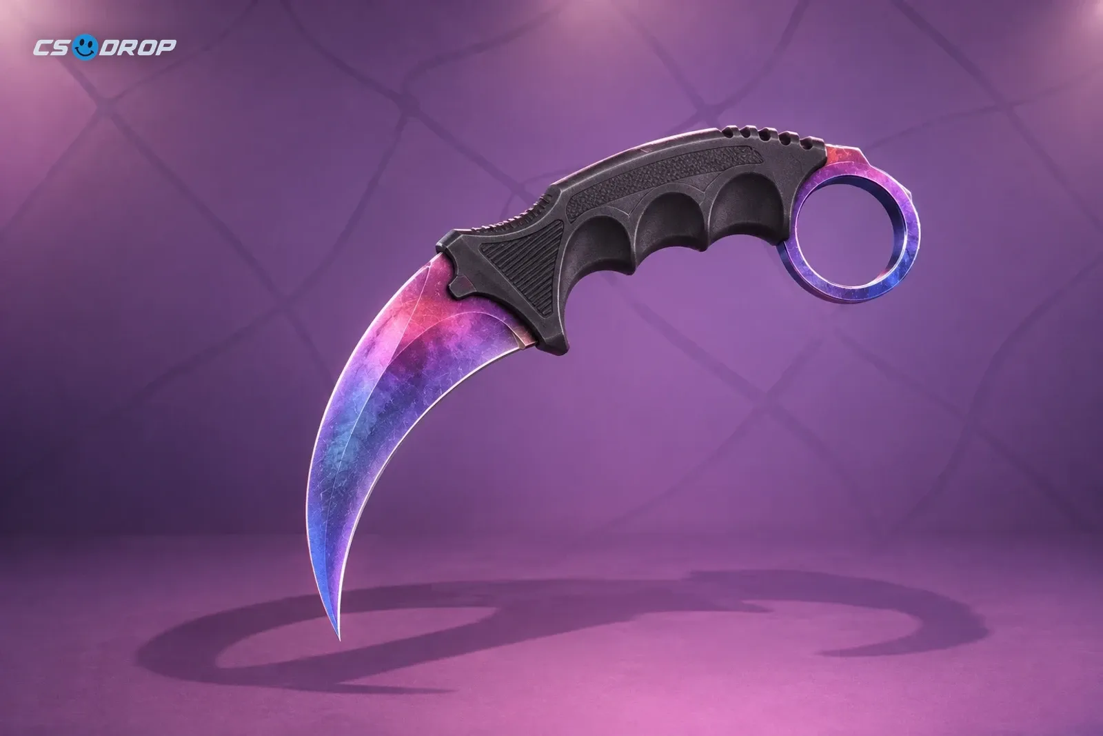 Fade: curved karambit, blade with smooth gradient from yellow through orange to pink-purple, black wrap grip, finger ring | Karambit | Fade, o tipo de item dourado de 0,26% de chance