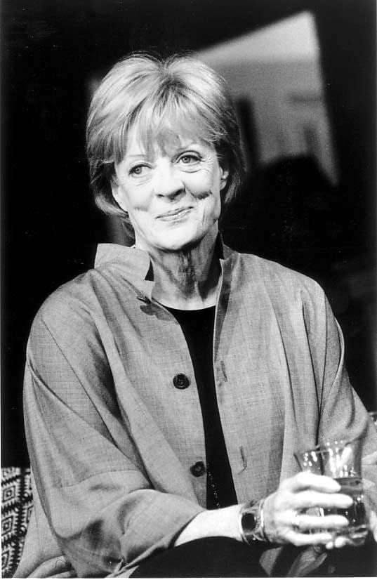 Broadway Theatres to Dim Lights in Memory of  Dame MAGGIE SMITH