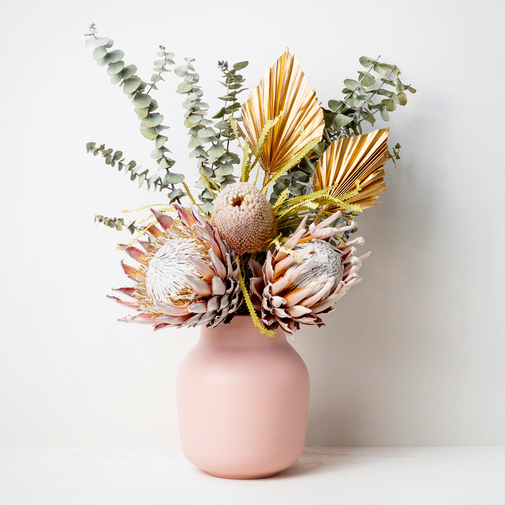 modern dried flower arrangements