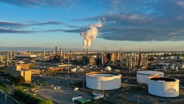 Oil Falls as Iran Talks Advance, but U.S. Investors Face a Diesel Wild Card