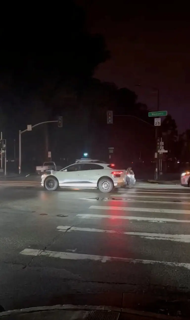 Cars stopped at a dark San Francisco intersection during a widespread power outage.
