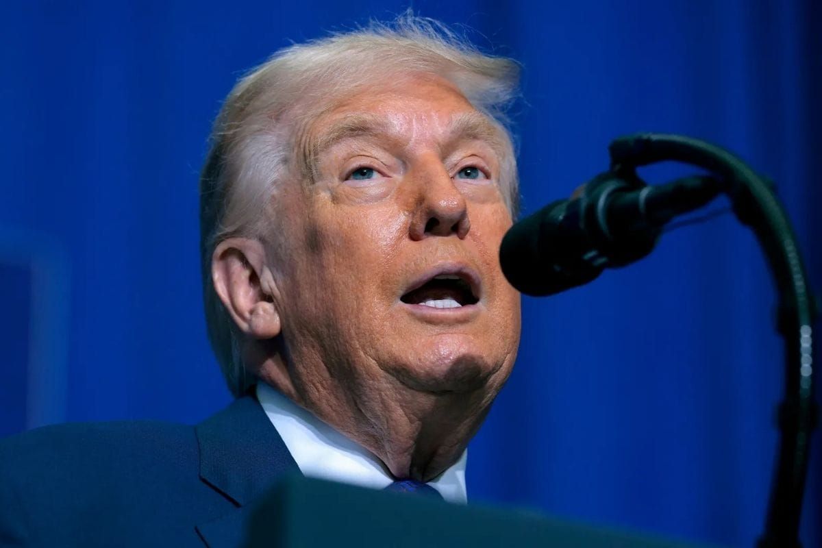 Donald Trump addresses reporters amid dispute over Obama’s UFO remarks