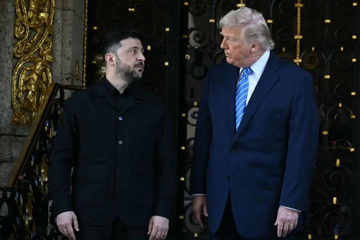 Donald Trump and Volodymyr Zelensky speak during peace talks on the Ukraine war.