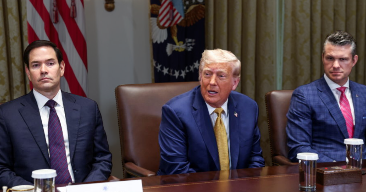 Trump’s December 2025 Cabinet Meeting Reveals Strain As Photos Surface