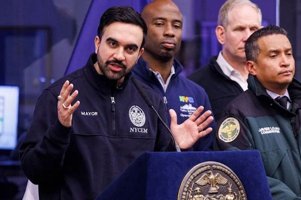 New York police officers respond to large snowball fight crowd after several officers were injured