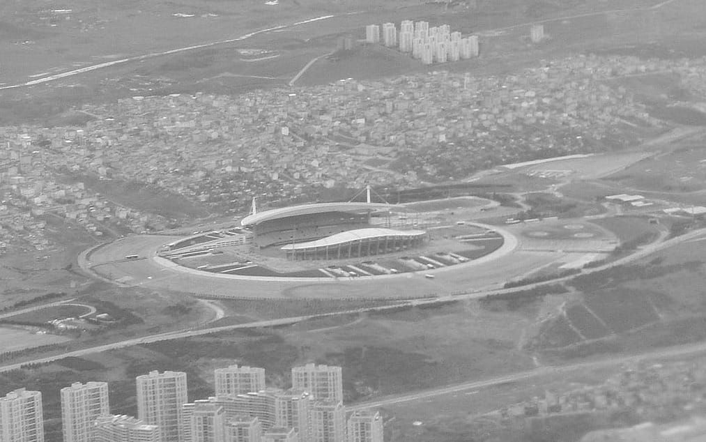 Şehirden Uzaklaşan Stadyumlar: Kadın Taraftarın Güvenlik Çıkmazı