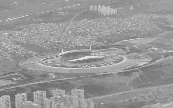 Şehirden Uzaklaşan Stadyumlar: Kadın Taraftarın Güvenlik Çıkmazı