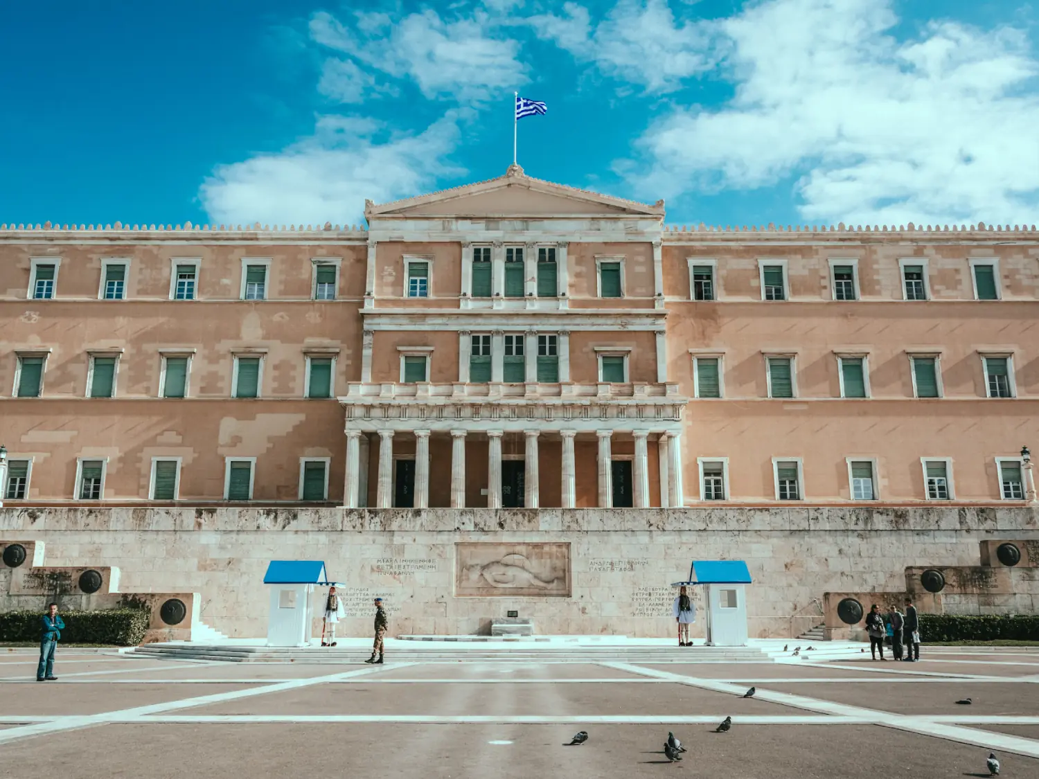 The Hellenic Parliament building with the Tomb of the Unknown Soldier.