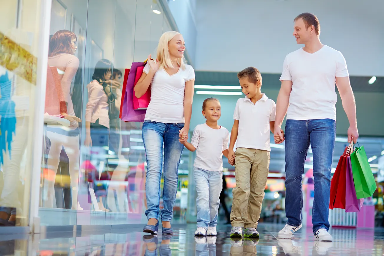 PEople shopping in a mall