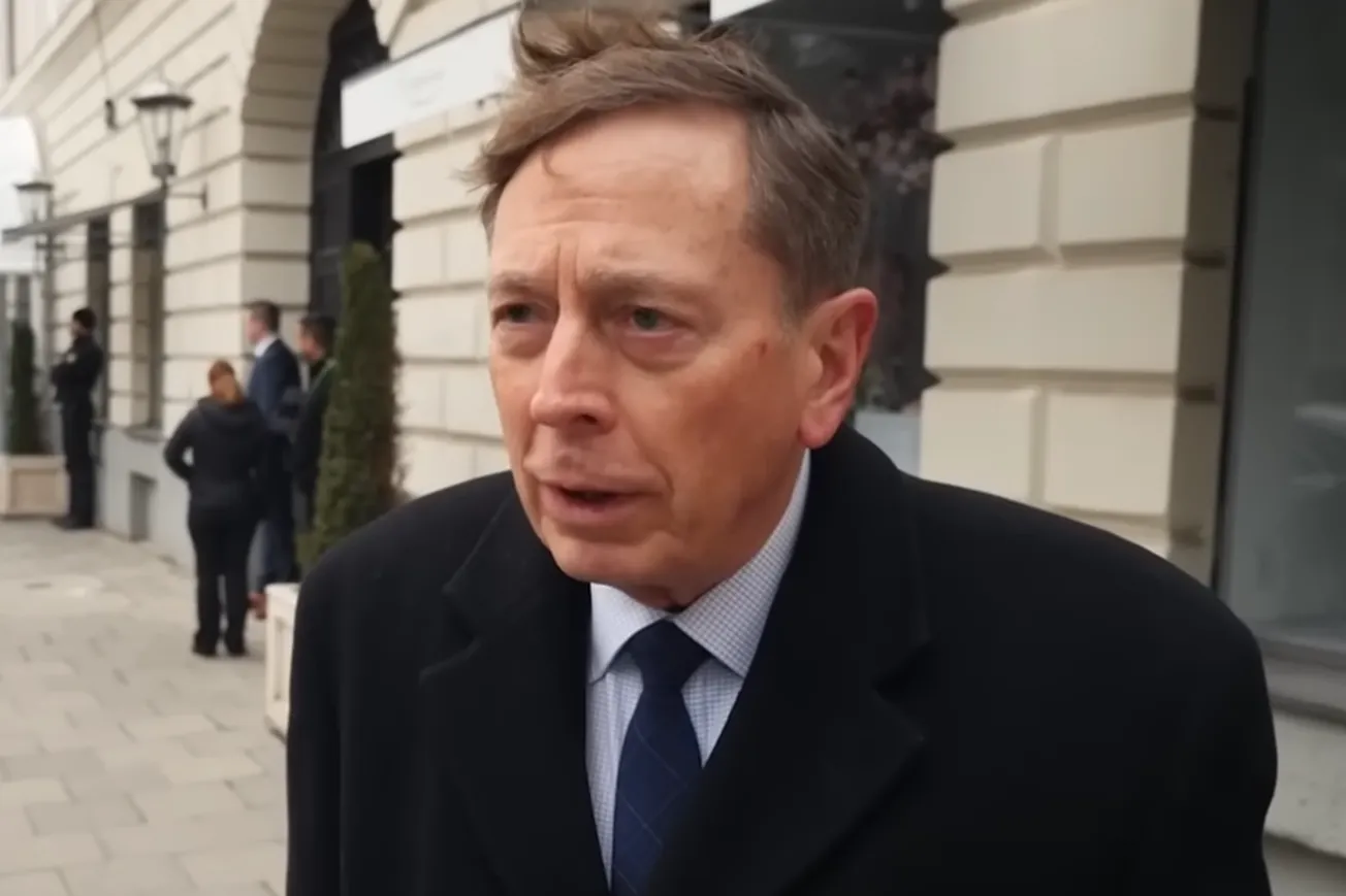 DAVID PETRAEUS: Ukraine Must Get Western Fighter Jets - Video