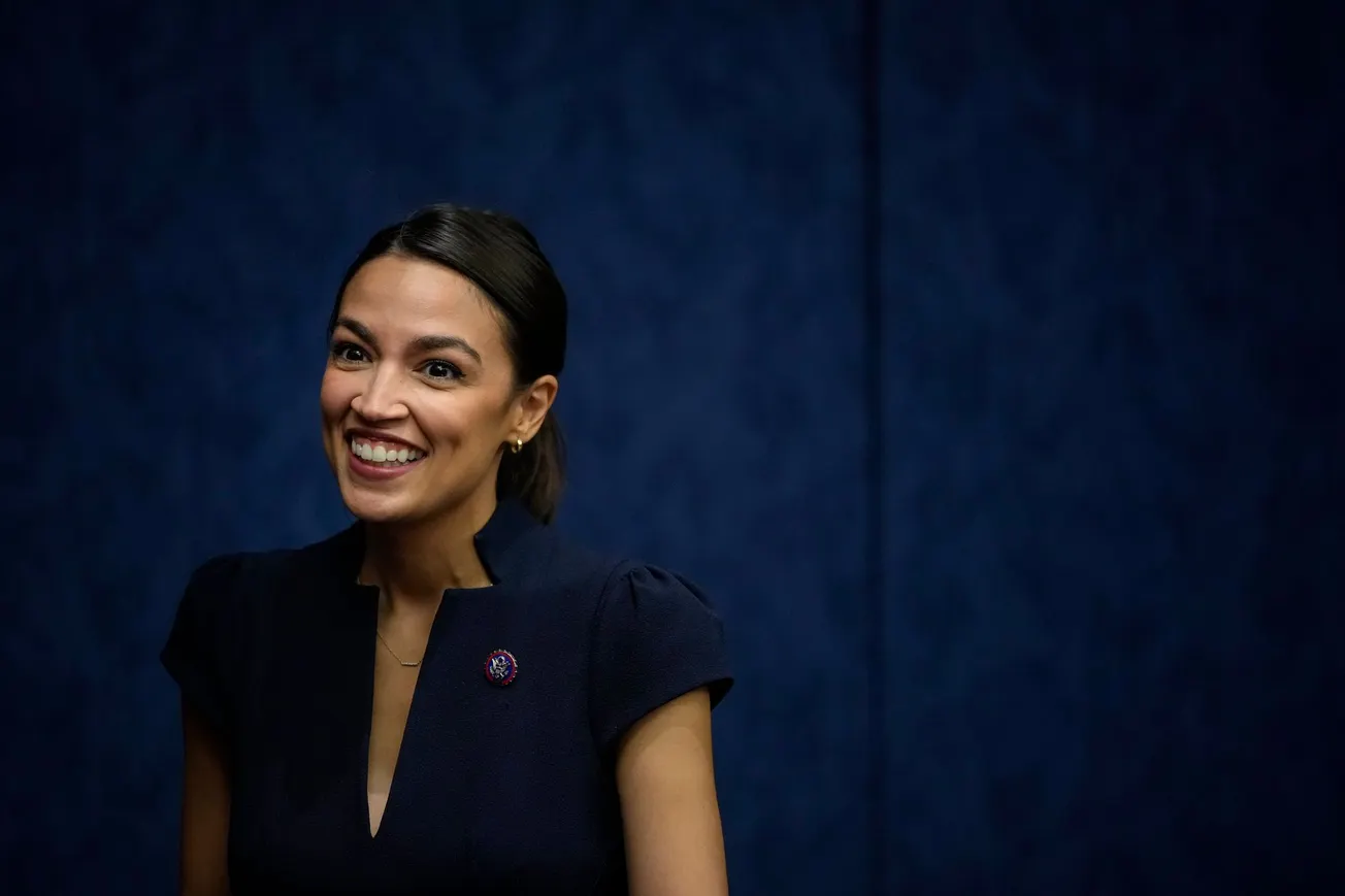 AOC Celebrates Tucker Carlson's Fox News Exit, Credits De-Platforming - Video
