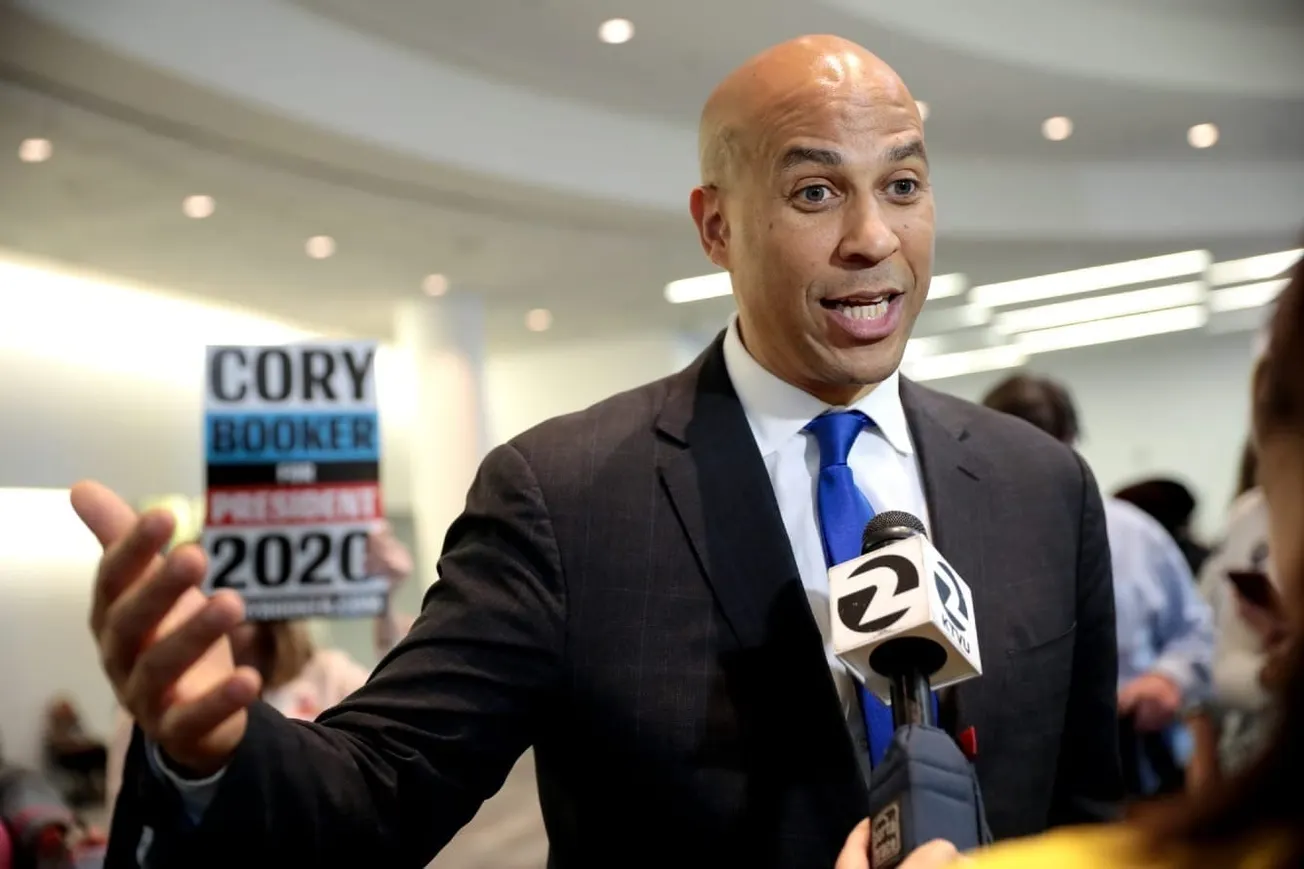 5 Wacky Moments From Cory Booker’s 25-Hour Senate Filibuster