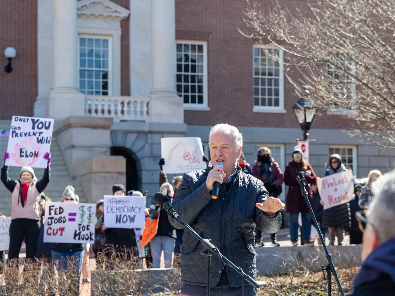 Maryland Senator Lands Up In El Salvador To Meet Abrego Garcia