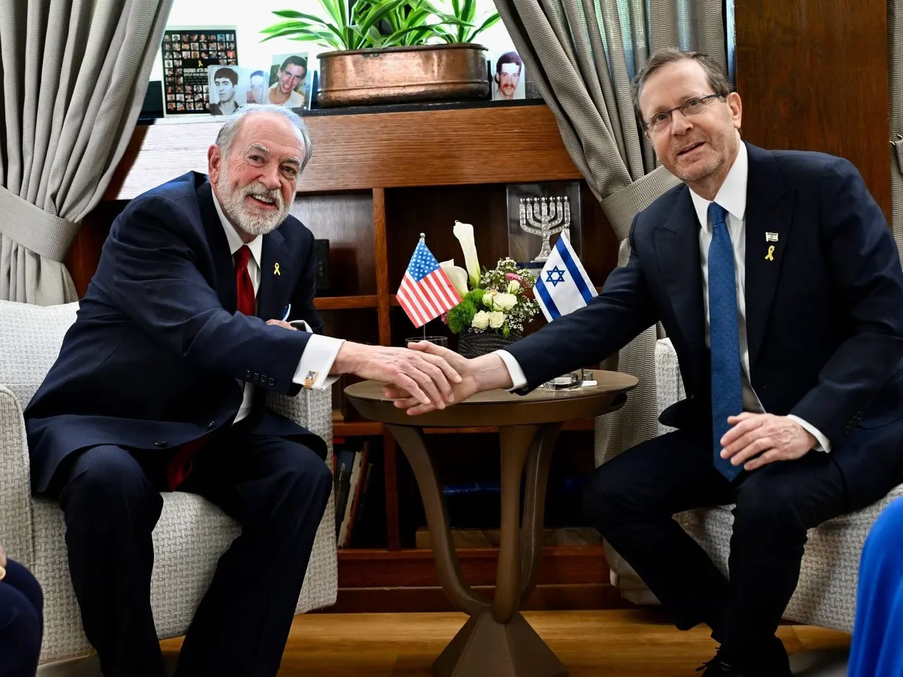 Huckabee Lands in Jerusalem, Vows to Tighten U.S.-Israel Bond