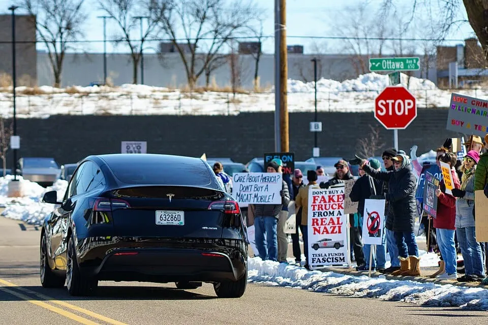 Americans’ Love-Hate Relationship With Elon Musk, Tesla, DOGE: I&I/TIPP Poll