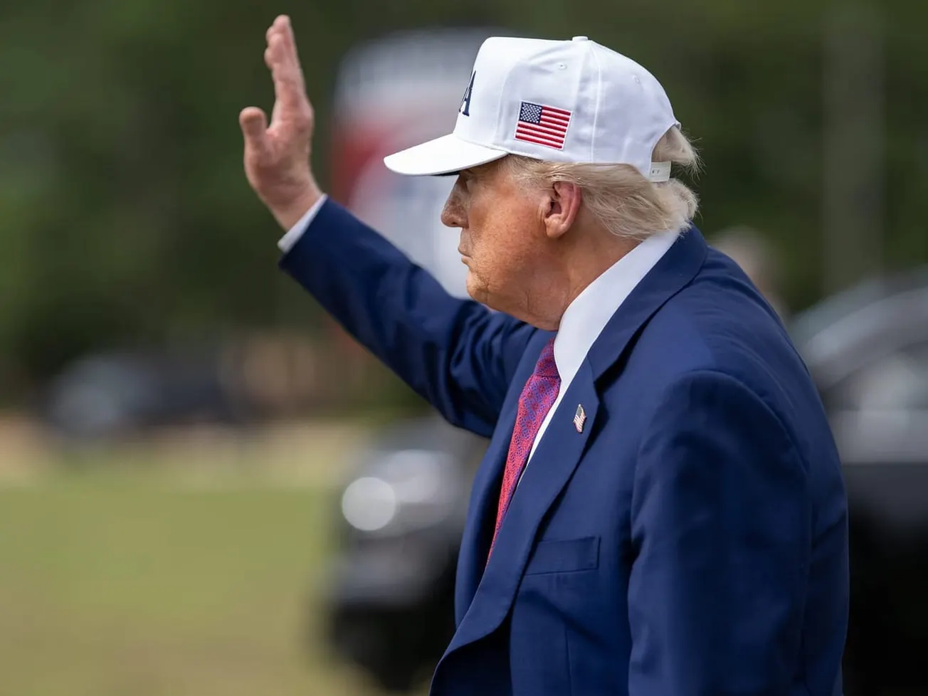 Trump Visits Federal Reserve Construction Site, Slams $3.1 Billion Project Costs