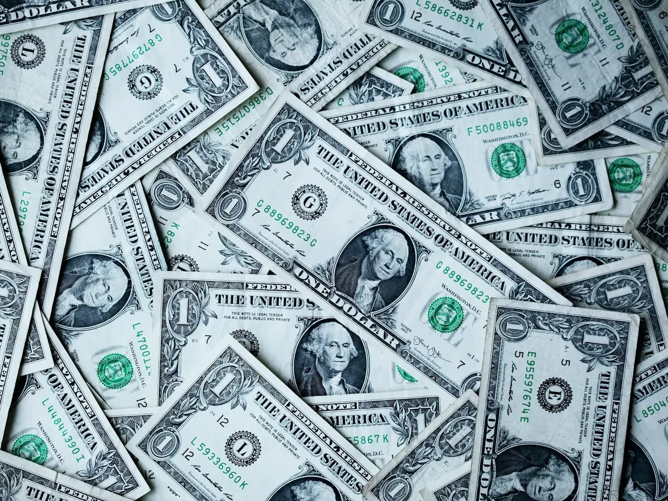 Fed Holds Rates Steady Despite Trump Criticism, Internal Dissent