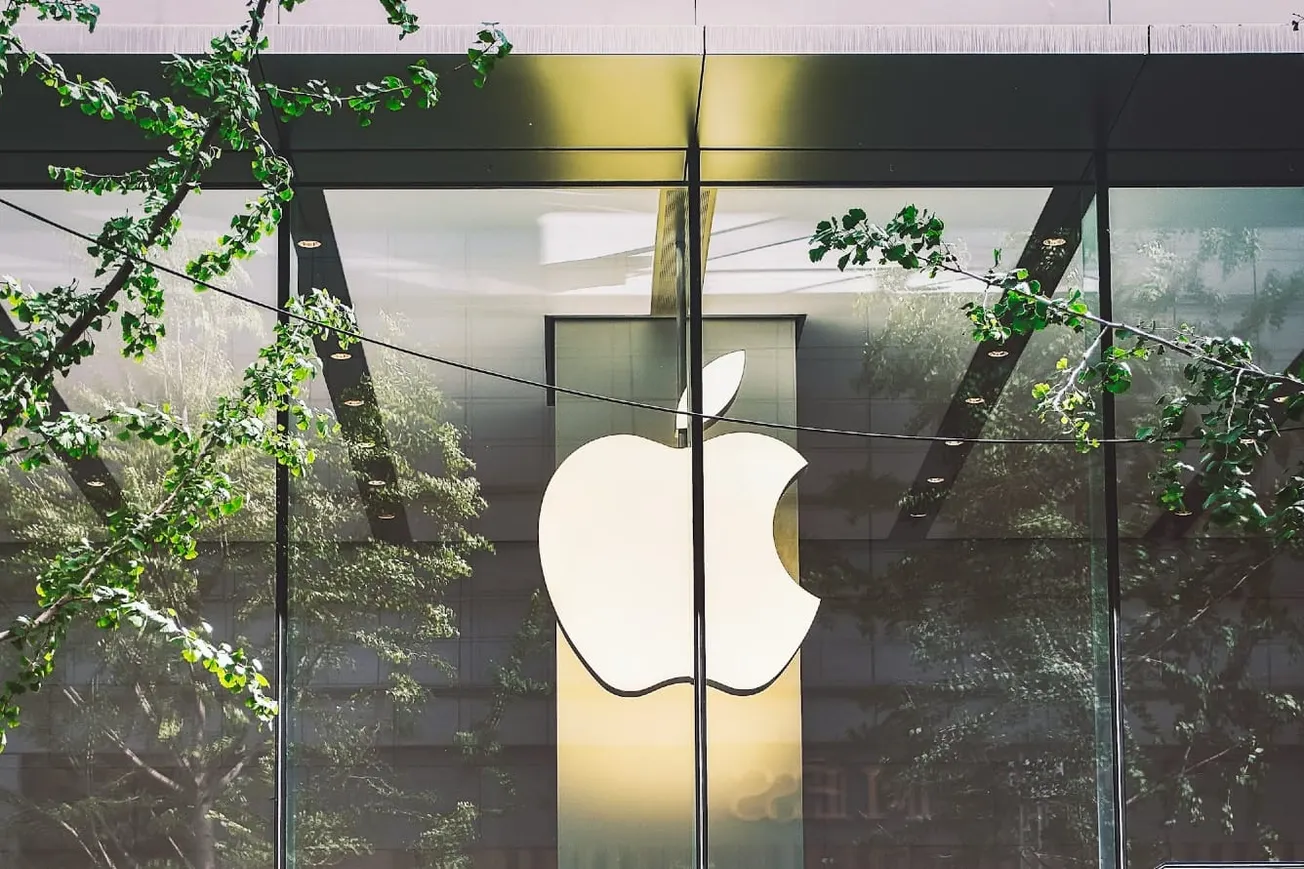 Trump Announces Apple’s New $100 Billion Investment In American Manufacturing