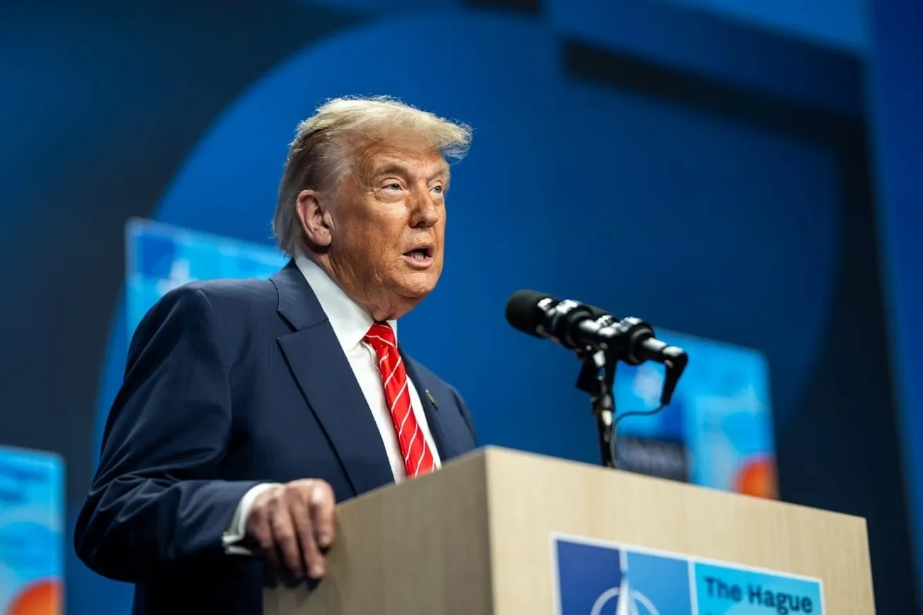 Trump Unveils New Troll Of Joe Biden’s Autopen In Oval Office
