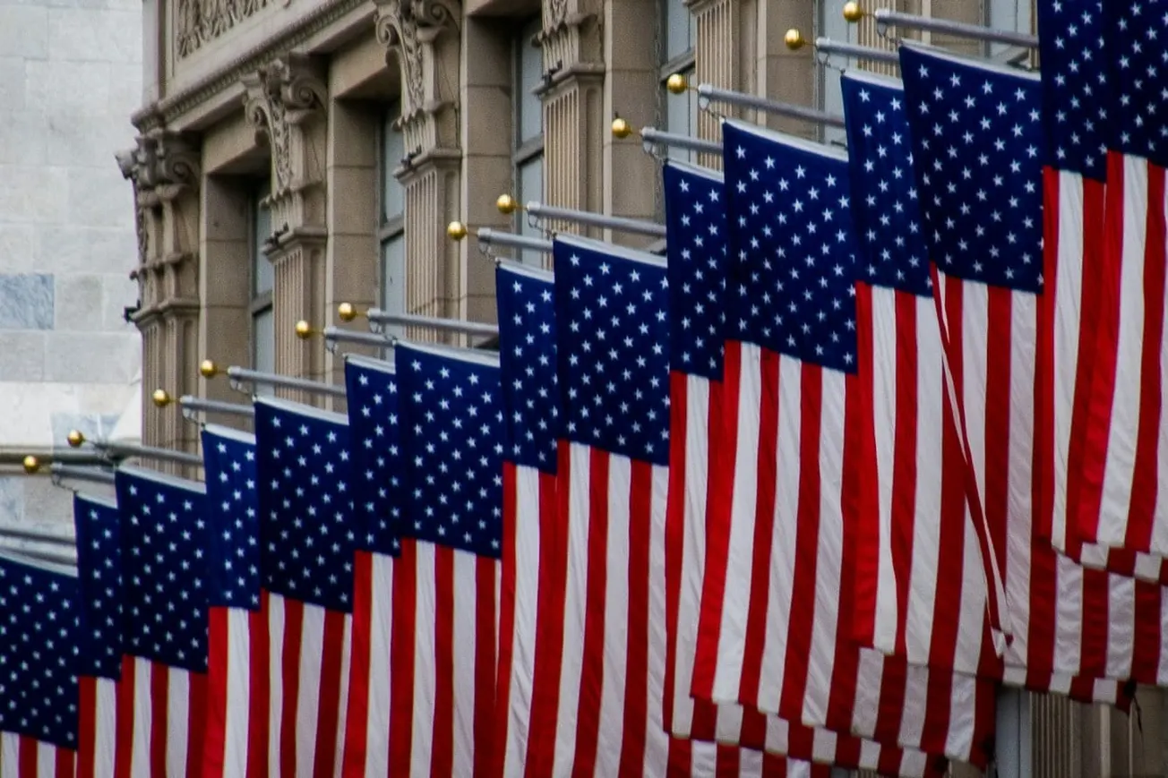 US Economy Surges 4.3% In Q3, Beating Forecasts