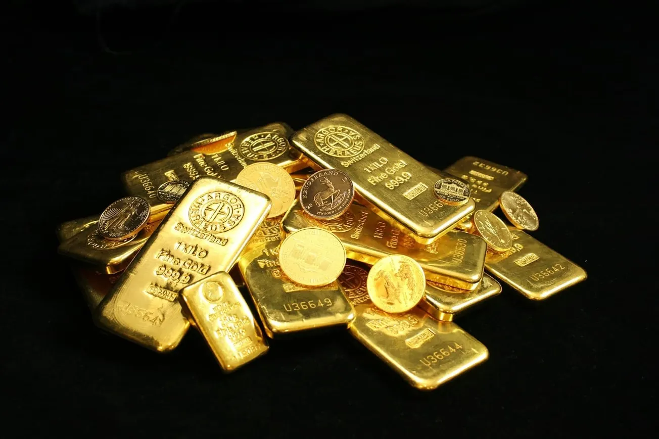 Gold Hits Record $4,600 As Fed Uncertainty And Global Tensions Rise
