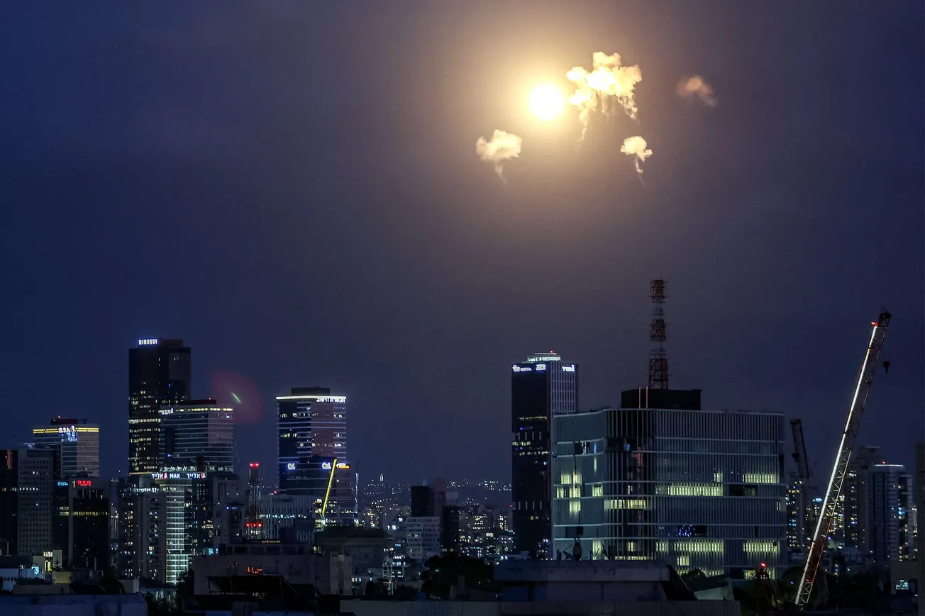 Lion’s Roar In The Night