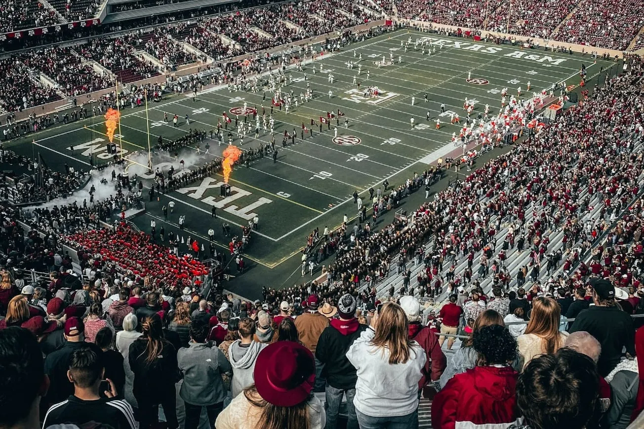 As NFL Embraces Streaming, Poll Finds Overwhelming Push Back