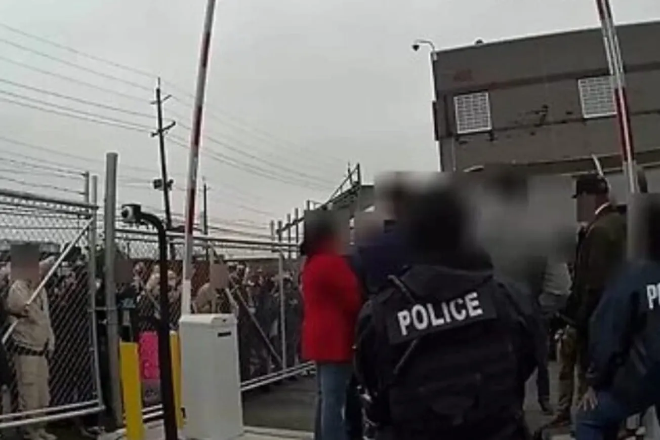 Irate Truck Driver Tells Off Anti-ICE Rioters At New Jersey Facility