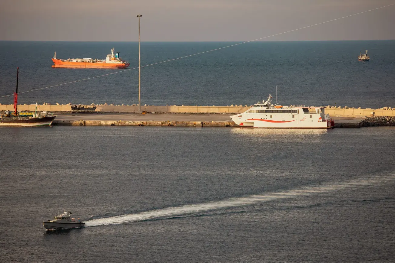 IRGC Claims 25 Vessels Safely Transited Strait of Hormuz Under 'Smart Control.'