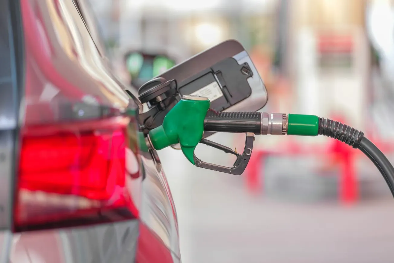 Rising Gas Prices Push Consumer Confidence Lower