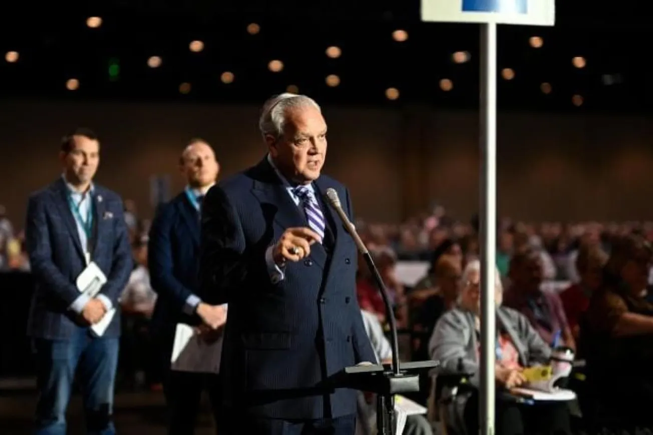 Southern Baptists Advance Formal Ban On Women Pastors