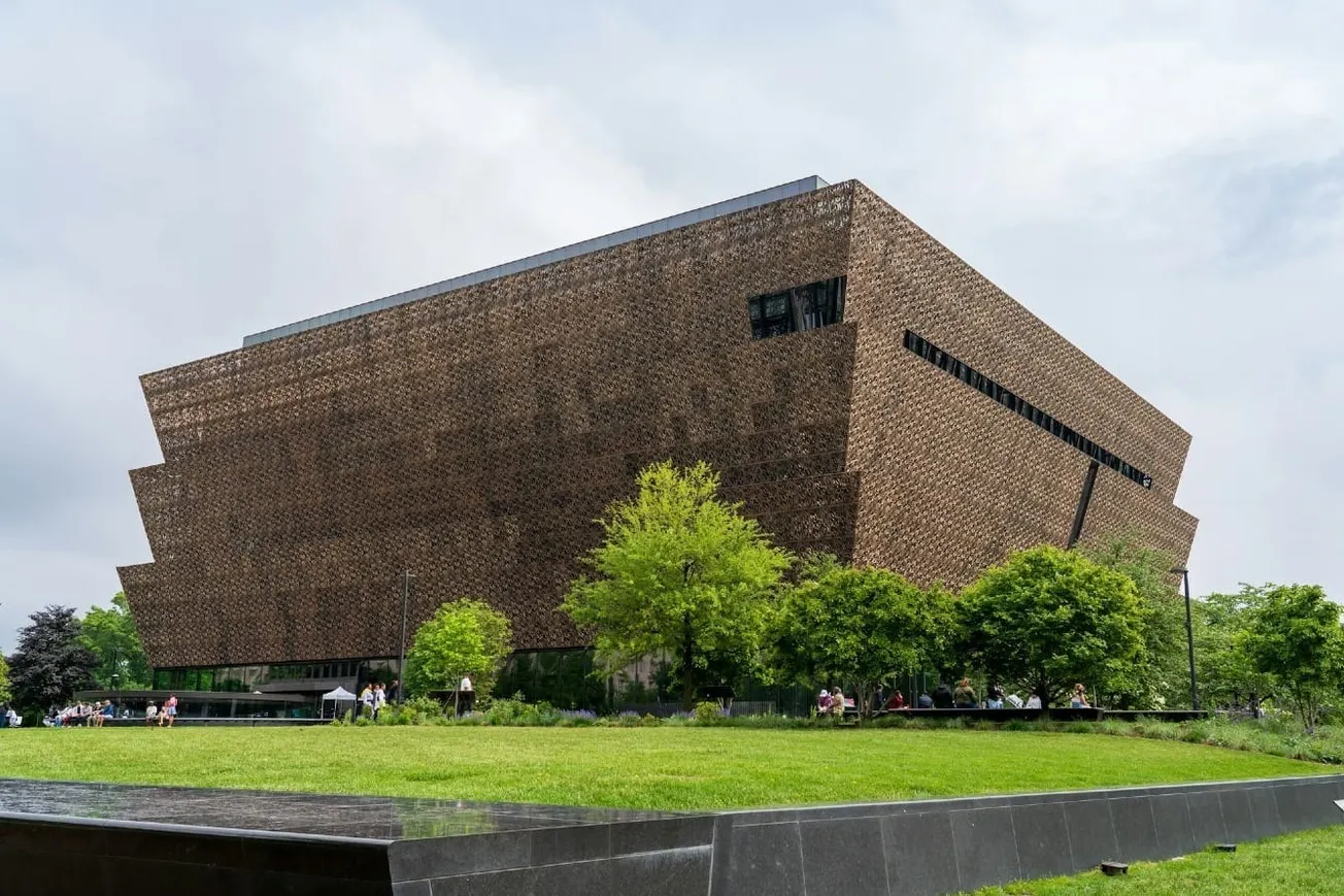 Smithsonian’s Museum Of American History Erases American Greatness, New Report Finds