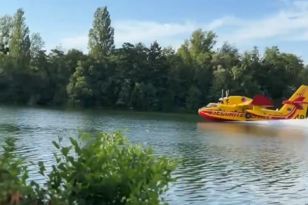 Firefighting Planes Draw Water From Seine To Fight Paris Blaze