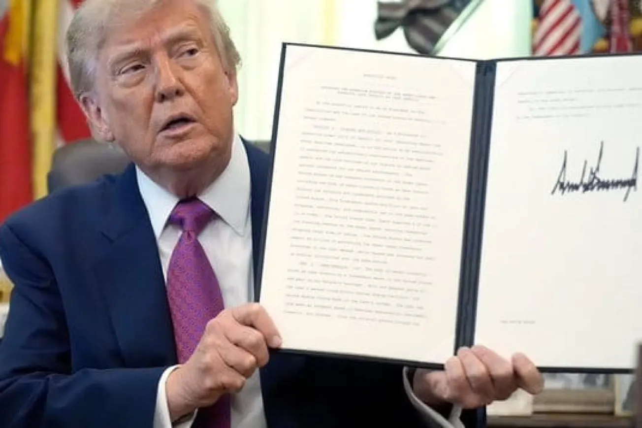 Trump Directs US Government To Rename Lake Ontario As Lake America