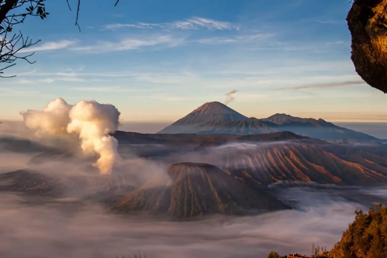 Watch: Indonesia's National Park Faces Wildfire