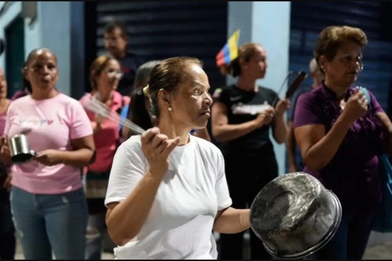 Watch: Power Cuts Force Venezuelans To Bang Pots