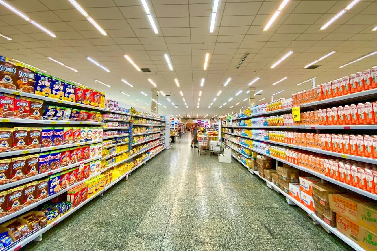 US Retail Sales Post Biggest Monthly Decline Since May 2025