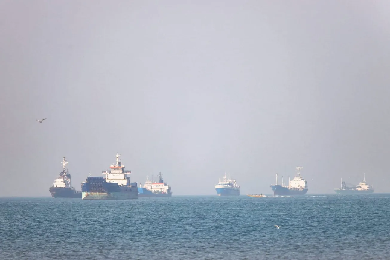 Hormuz Traffic Falls 90% Ahead Of US-Iran Ceasefire Deadline