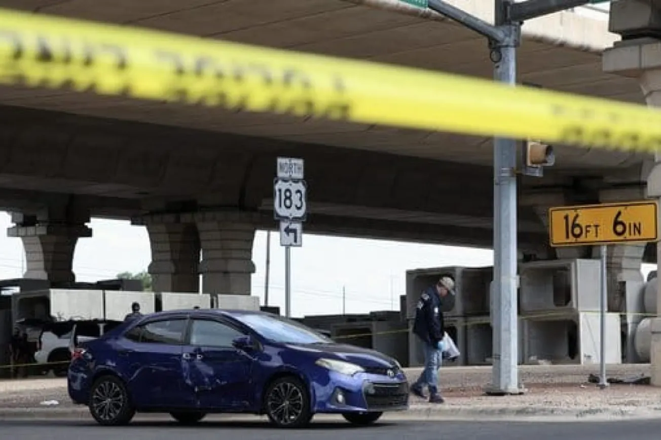 Judge Temporarily Blocks Deportation Of Venezuelan Man Shot By ICE Agent