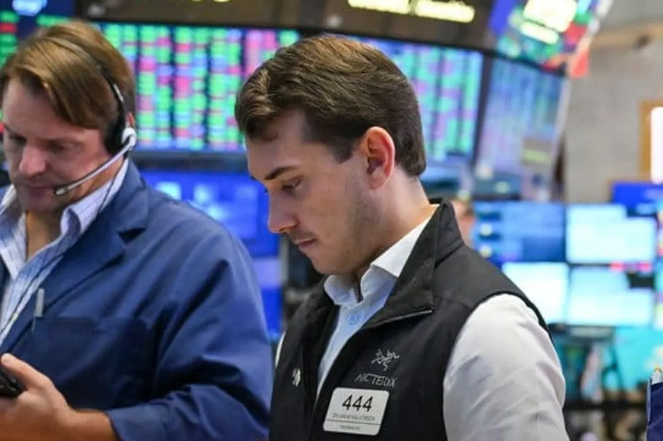 10-Year Treasury Yield Tops 4.9%, Highest Since 2023, As Oil Prices Surge