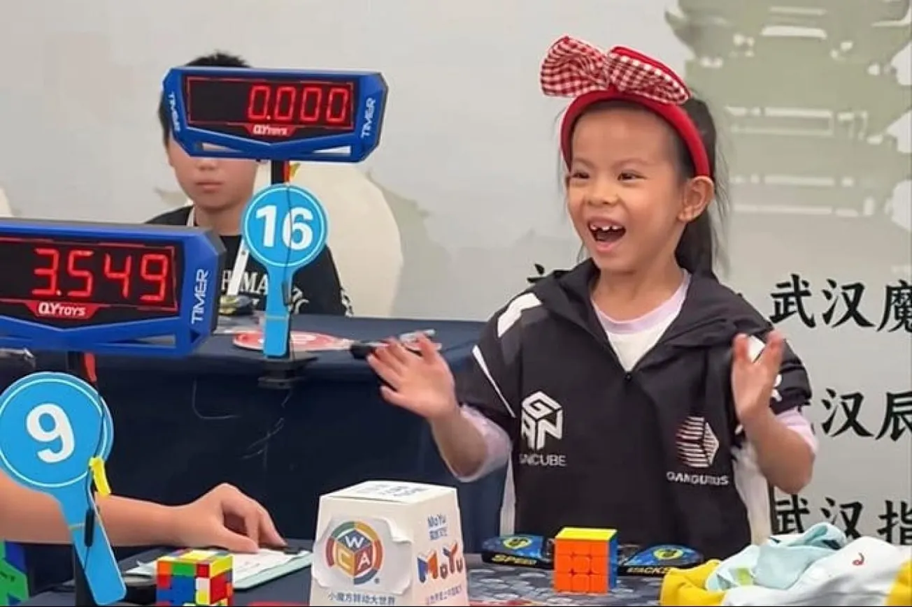 Watch:6-Year-Old Chinese Girl Sets Women’s Rubik’s Cube Speed Record