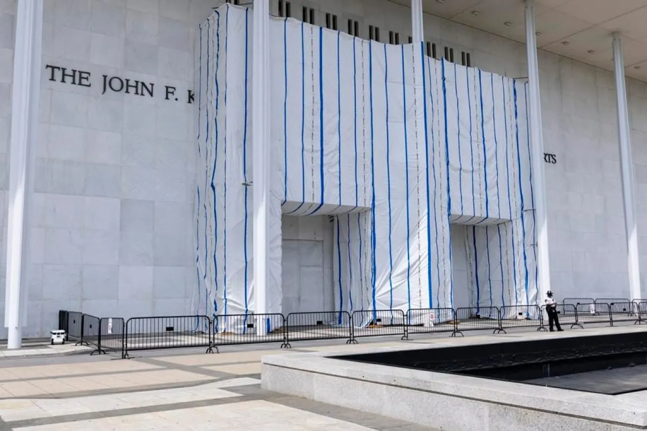 Kennedy Center Seeks Trump Recognition Amid Deepening Financial Crisis