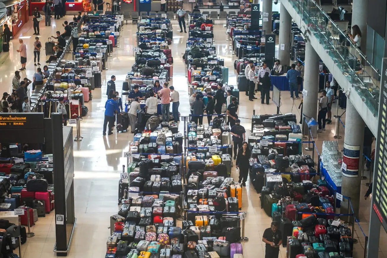 Watch: Bangkok Airport Hit By Severe Flooding, Luggage Piles Up