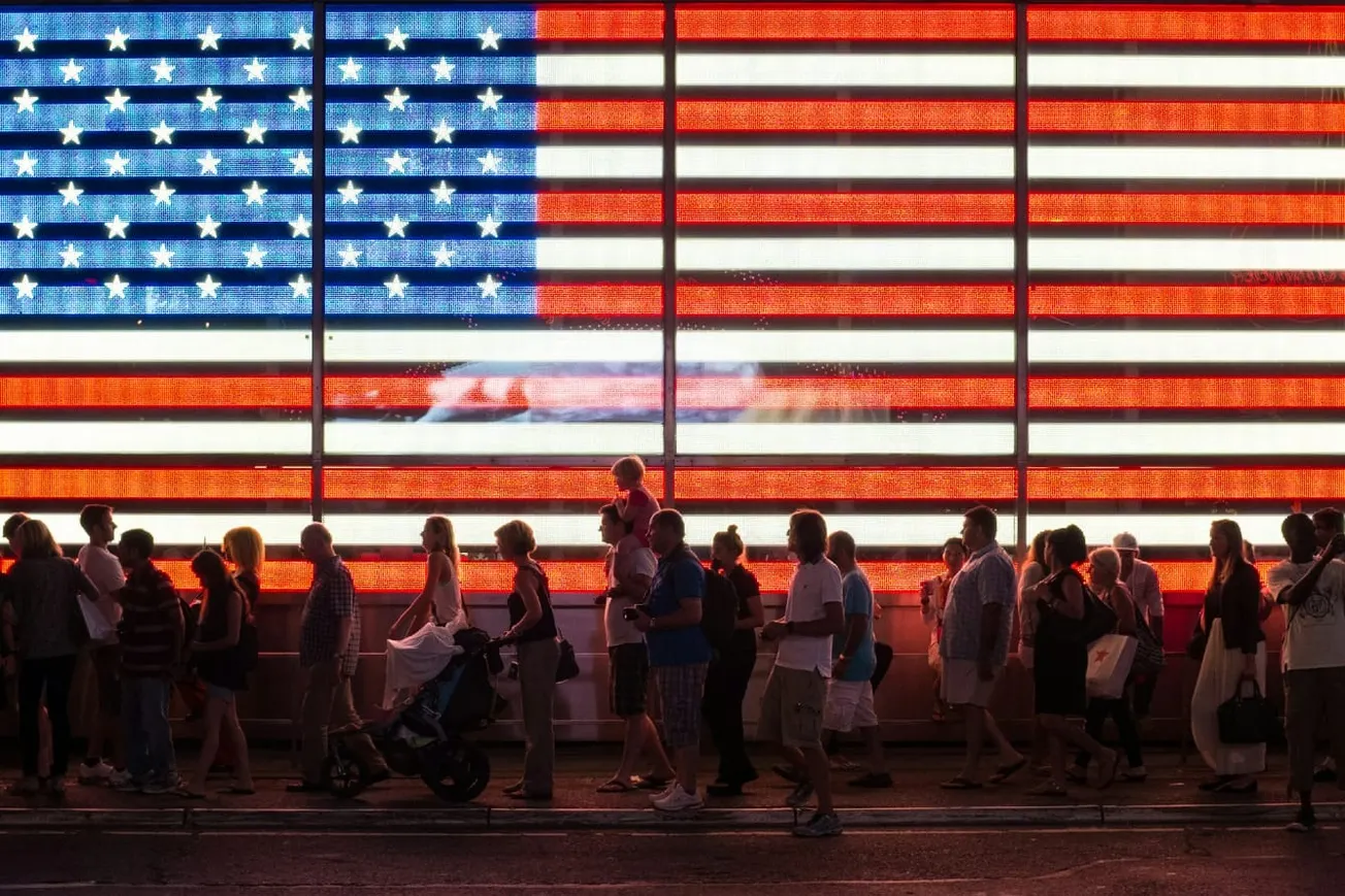 Strong Consumer Spending Lifts US Economic Growth To 2.2%