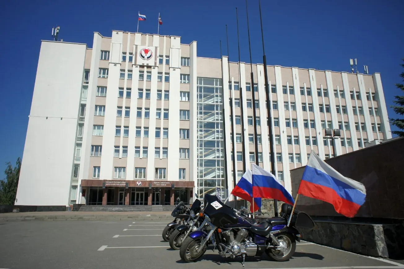 Russia’s Ruling Party Leads Wartime Election Amid Ukraine Drone Strikes