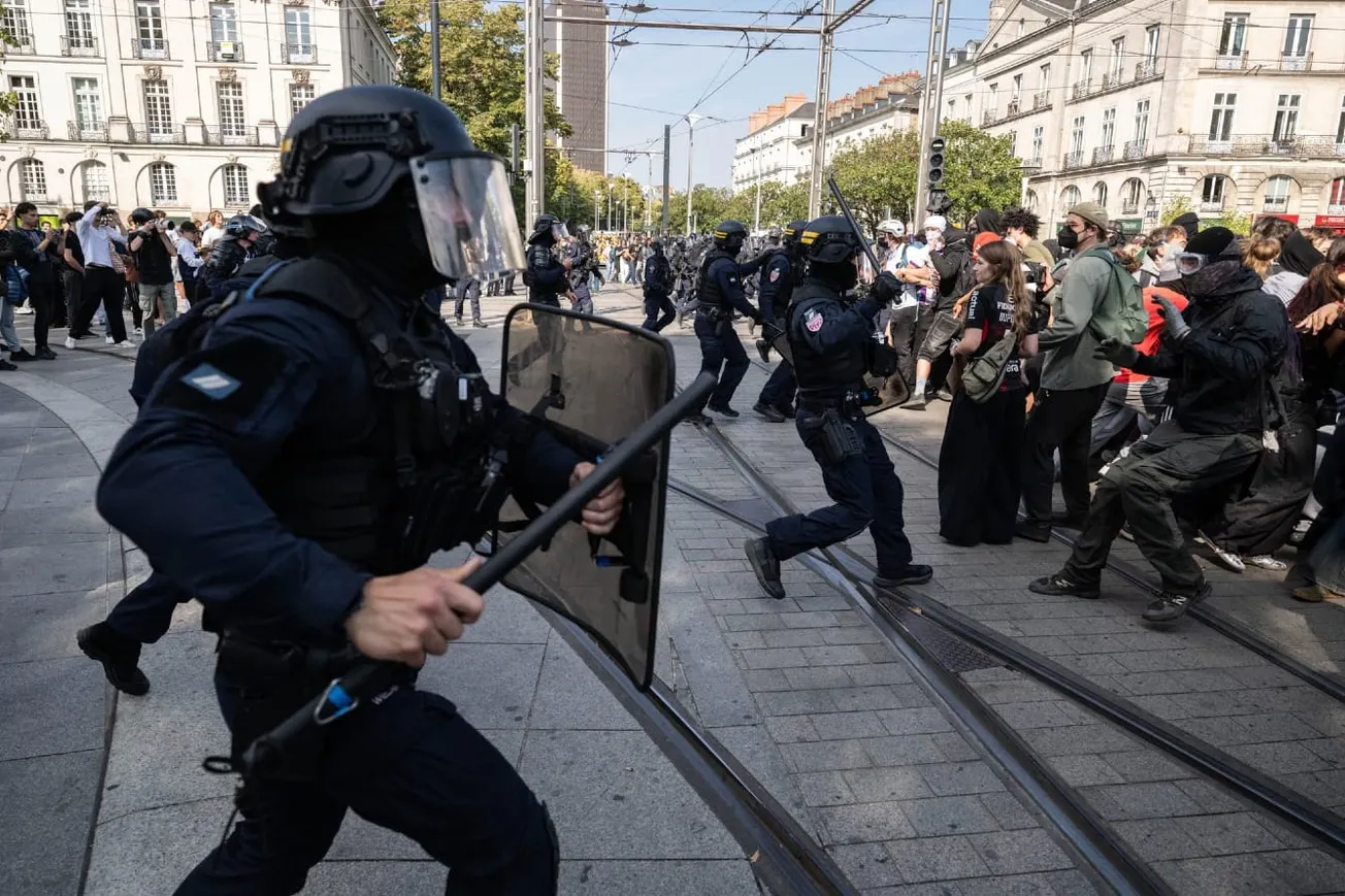 Watch: French Students Stage Walkouts, Blockades Over Declining School Conditions