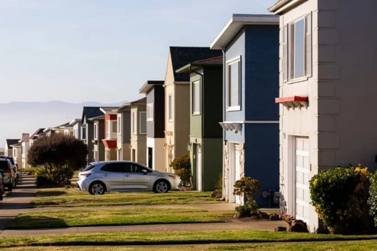 US Mortgage Rates Fall For First Time In Two Months