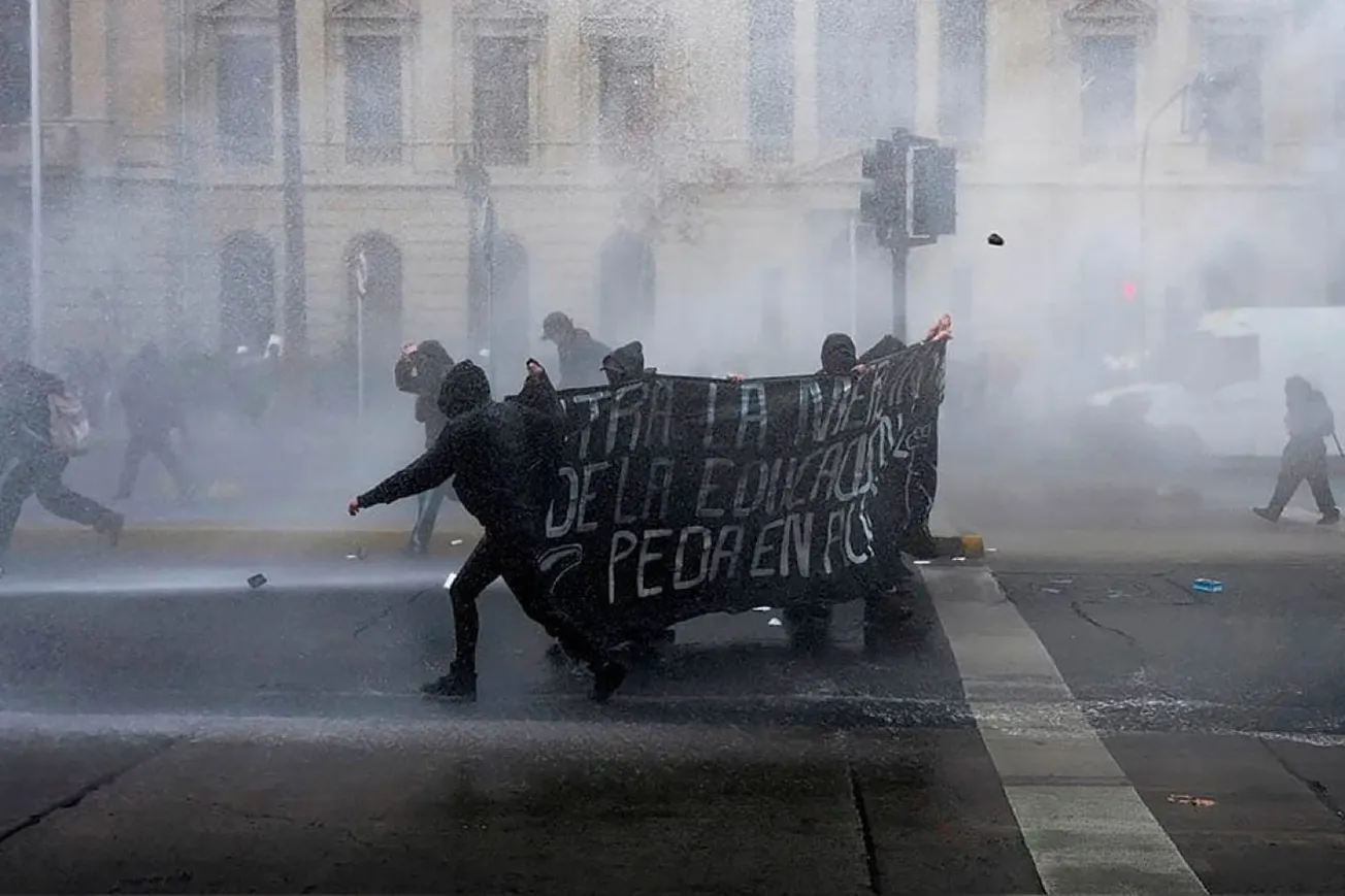 Watch: Chilean Police And Protesters Clash Over Proposed Education Budget Cuts
