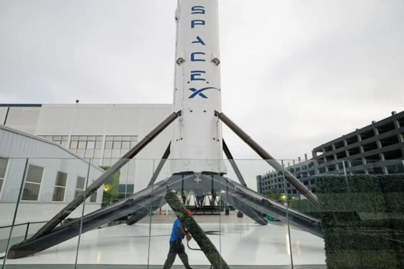 SpaceX Spectrum Deal Sends AT&T, Verizon and T-Mobile Shares Lower